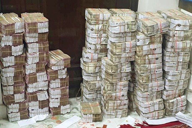 uploads/Rs 177 cr unaccounted cash, 23 kg gold hidden at perfume trader's house in UP