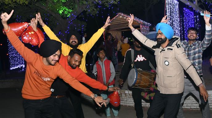 uploads/Chandigarh ushers in New Year amid Covid restrictions