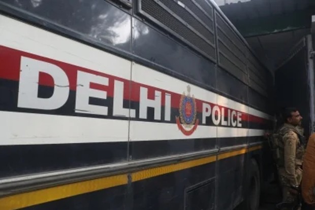 uploads/Delhi: Mob attacks police team out to nab drugs supplier, 6 including 4 cops hurt