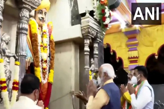 uploads/ PM Modi offers prayers at Dev Bodgeshwar temple in Goa