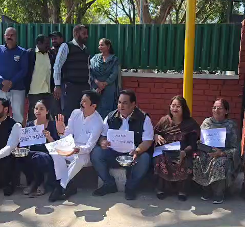 congress leaders at MC Chandigarh office